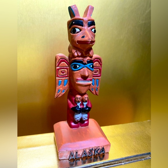 NATIVE AMERICAN VINTAGE TOTEM POLE ALASKA SOUVENIR RESIN 5” - Picture 7 of 13